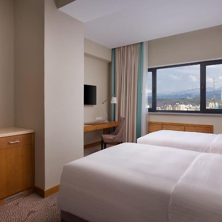 Hotel Doubletree By Hilton Almaty Exteriér fotografie