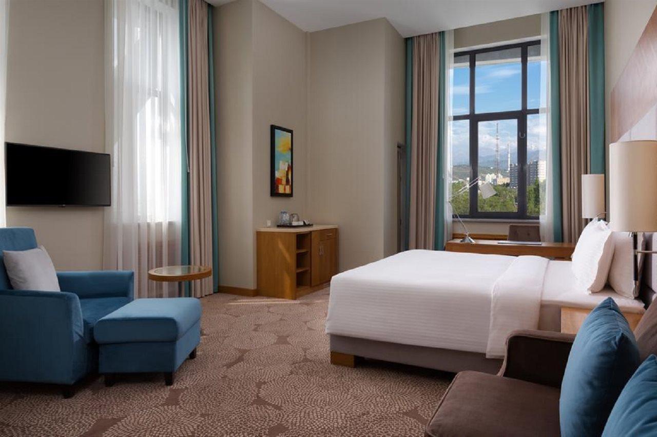 Hotel Doubletree By Hilton Almaty Exteriér fotografie