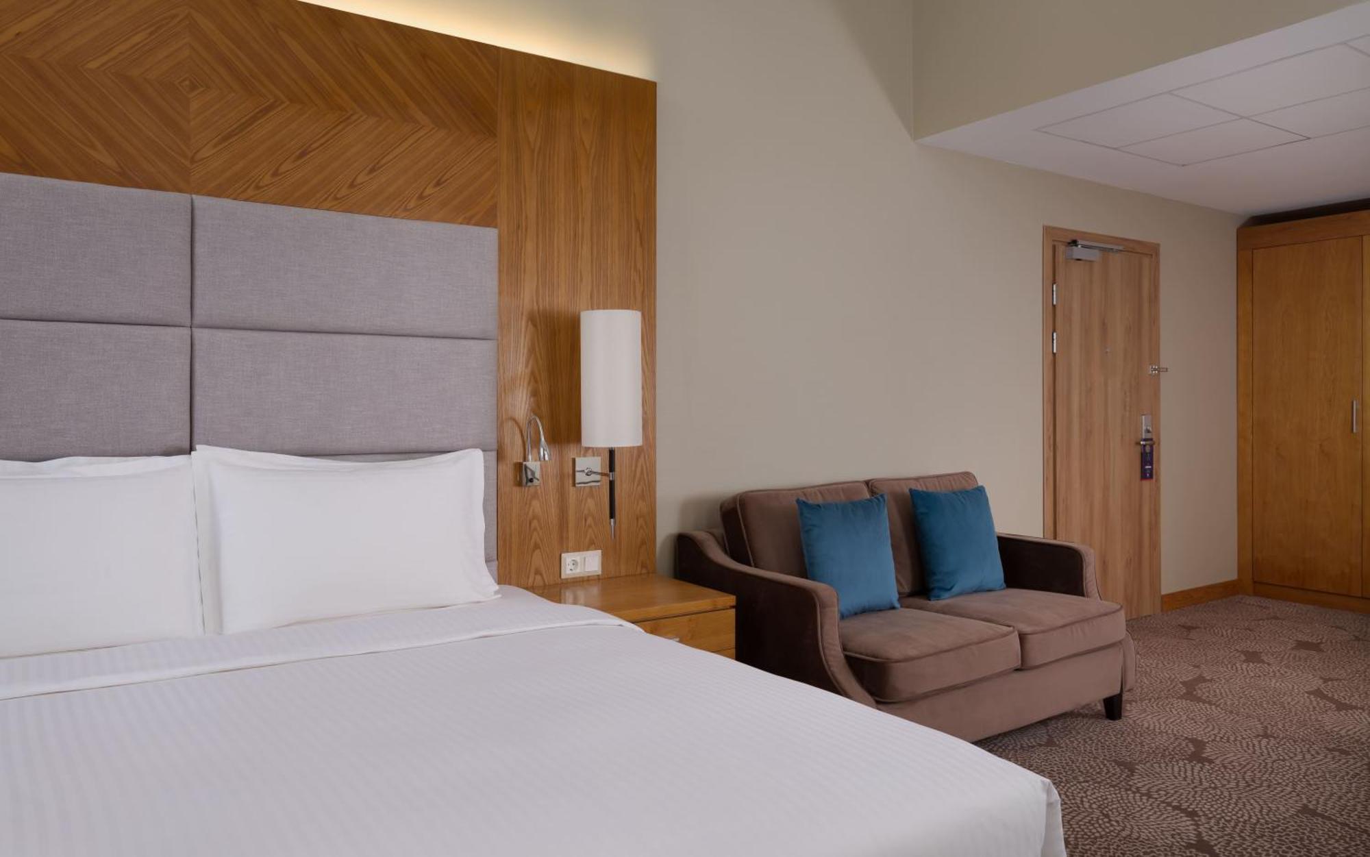 Hotel Doubletree By Hilton Almaty Exteriér fotografie