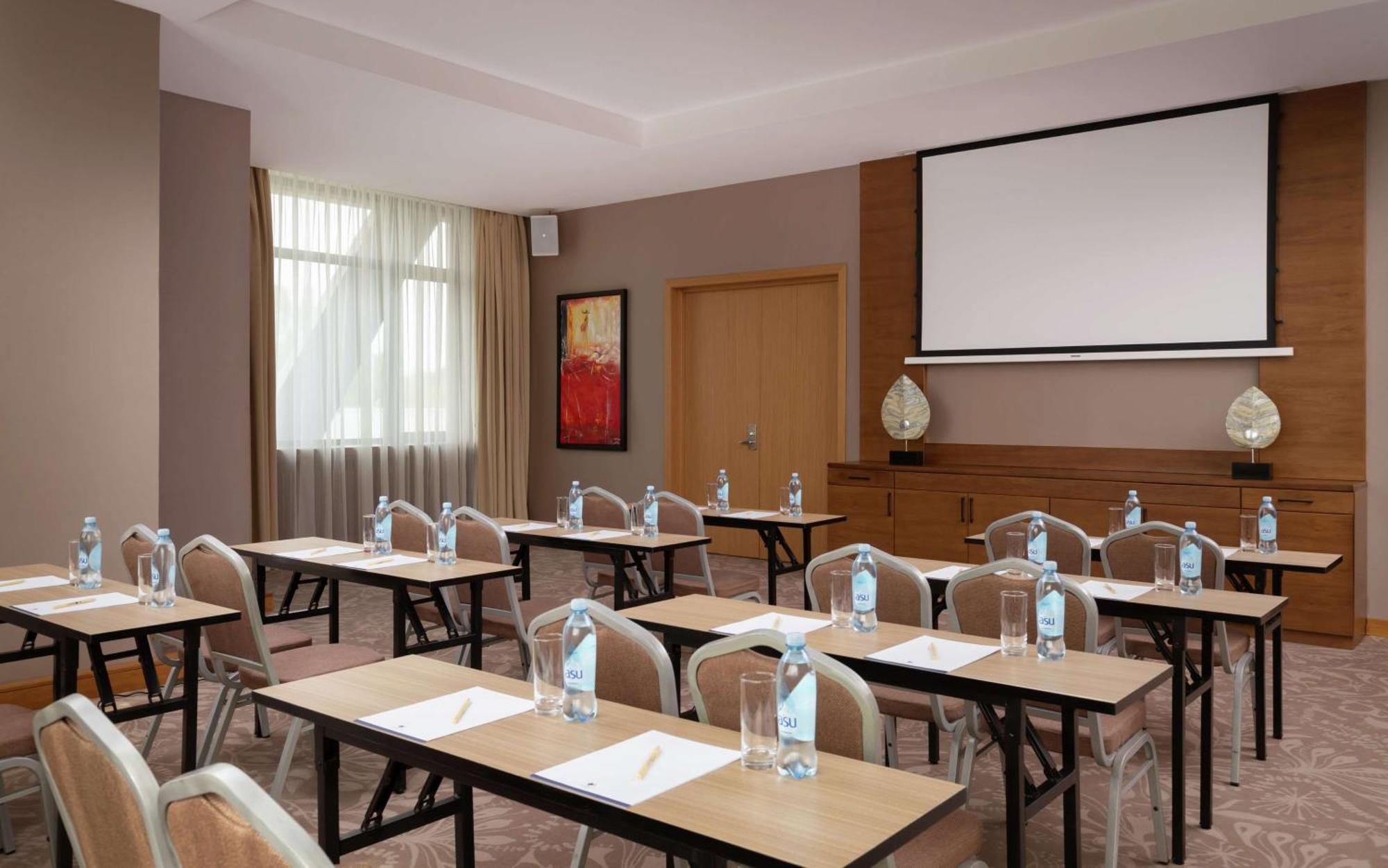 Hotel Doubletree By Hilton Almaty Exteriér fotografie