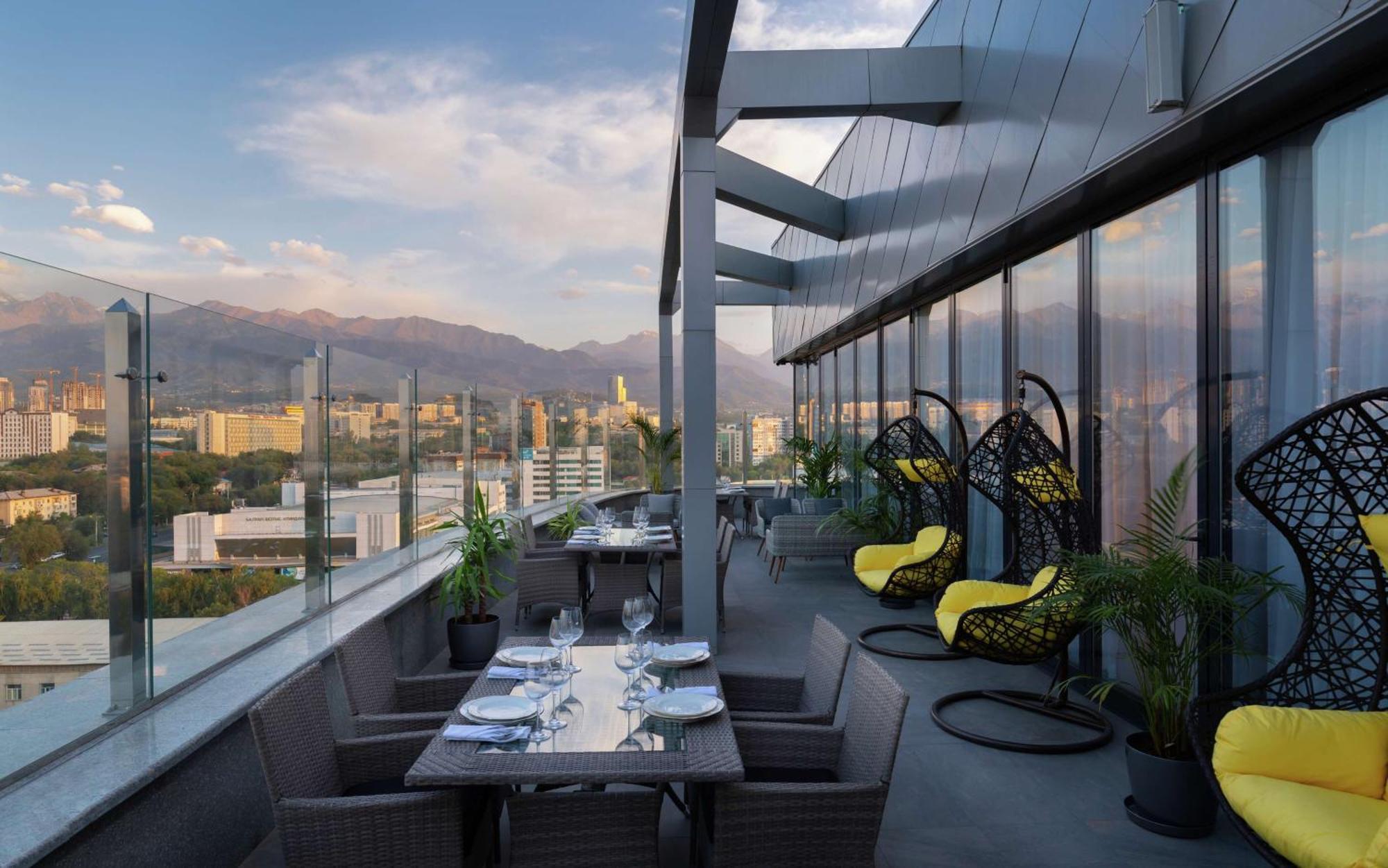 Hotel Doubletree By Hilton Almaty Exteriér fotografie