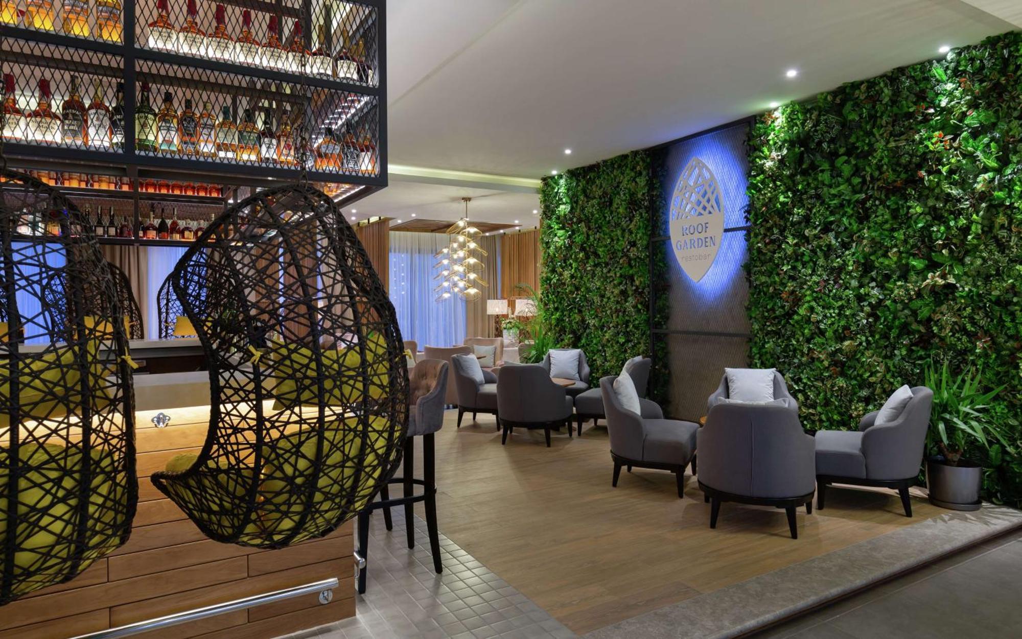 Hotel Doubletree By Hilton Almaty Exteriér fotografie